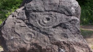 Петроглифы Сикачи Алян с титрами