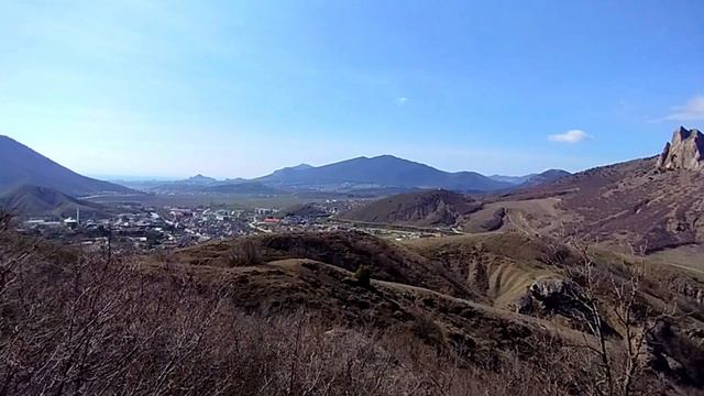 Весенняя прогулка в горы. Цветы весеннего леса. Дачное. Крым.