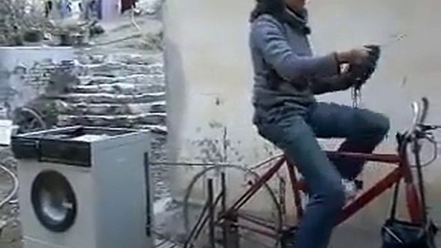 Стирка белья | Крути педали и стирай белье