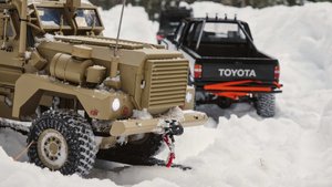 Грузовик Man Rc4wd Beast II 6X6 И Toyota Hilux SR5 Rc4wd Xtra Cab Тесты В Лесу. Rc Off-road 4x4