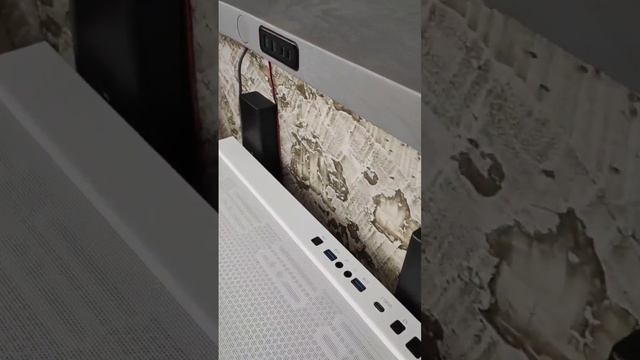 Умный угловой встроенный стол от Mensa Design