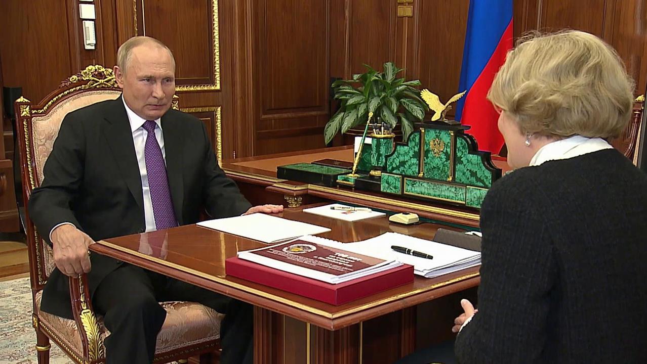 Ситуацию с COVID-19 Владимир Путин обсудил с главой Роспотребнадзора Анной Поповой