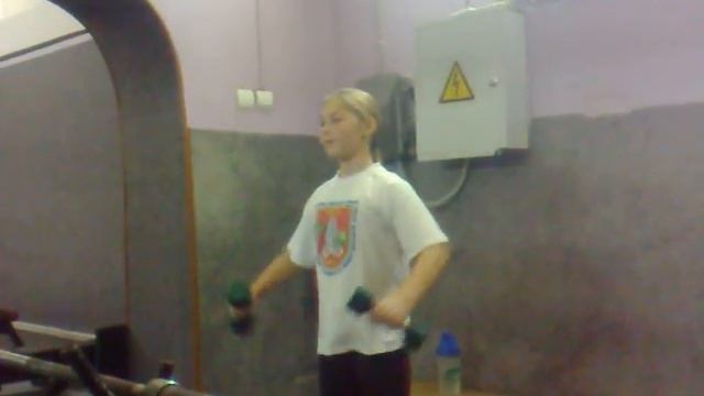 махи гантелями стоя Марьяна Наумова 26.09.10 смотреть онлайн