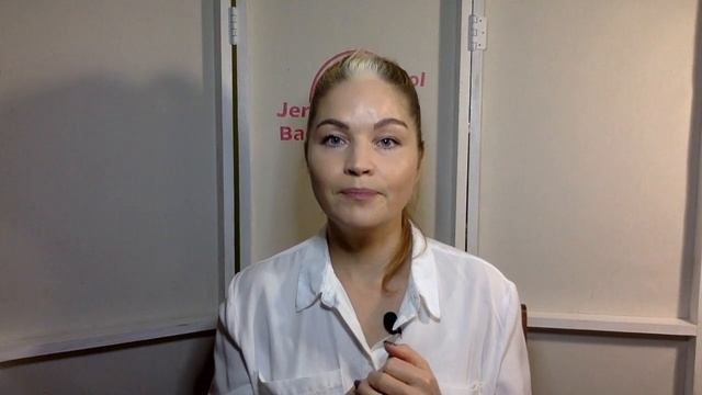 Тейпы, самомассаж и фейсбилдинг. Что выбрать? | Facebuilding | Jenya Baglyk Face School смотреть онлайн