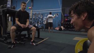 Отец пробует тренировку сына. Тяжелая атлетика с Яшанькиными