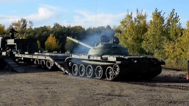 Танк Т-62А. Заезд на трал. Звук двигателя В-55. смотреть онлайн