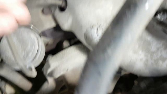 Замена щёток генератора Hyundai H-1, Grand Starex. Часть №1 смотреть онлайн