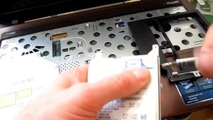 Быстрая пошаговая установка SSD в ноутбук.Переносим HDD с помощью адаптера на место DVD привода.