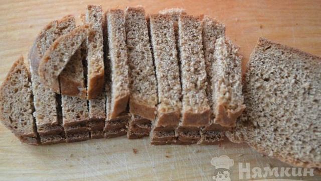 Сухарики из черного хлеба со специями в духовке