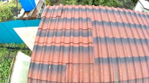 Покрываю крышу ондулином.