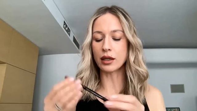 КРЕМОВЫЙ ФИНИШ ЗЕРКАЛЬНЫЙ БЛЕСК. смотреть онлайн