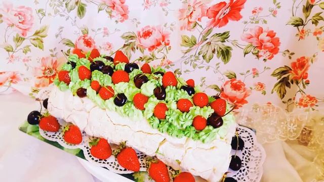 Меренговый рулет со сливочно-сырным кремом и ягодами #меренга # безе смотреть онлайн