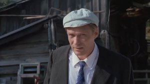 Это откуда  к нам  такого красивого дяденьку занесло?