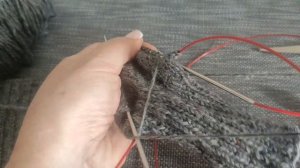 Простые носки для начинающих на круговых спицах.