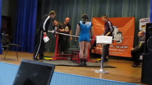 Лина Зубрицкая. Жим лежа 120 кг. собственный вес 60.3.12.04.2014 смотреть онлайн