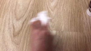 Чем заделать щели в ламинате?  Легко и просто...