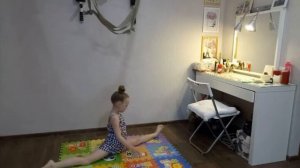 домашняя разминка/гимнастика 6 лет/шпагат/колесо//Варюшкины дни
