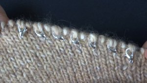 Вязание капора спицами Видео урок