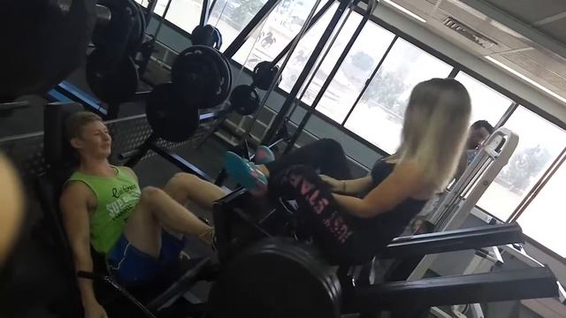 Жим ногами лежа на тренажере смотреть онлайн