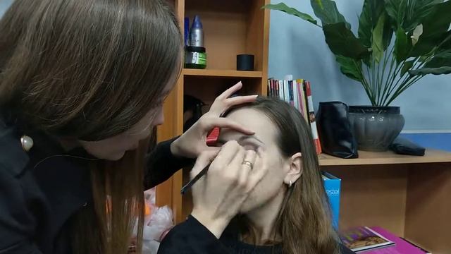 Деловой макияж, макияж глубоко посаженных глаз, контуринг лица смотреть онлайн