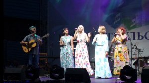 НА КАМУШКАХ. Алёна Спирина и квинтет "ПесниЛета"