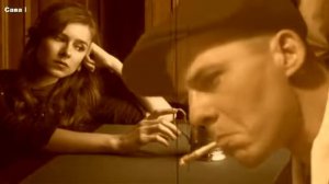 Парень в кепи и зуб золотой.