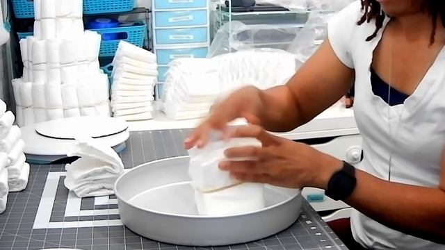 How to Make 3 Different Types of Diaper Cakes | DIY Rolled, Squared, & Fanned Diaper Cake Tutorial смотреть онлайн