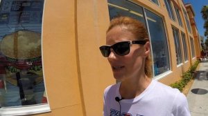 РУССКИЕ С АМЕРИКАНЦАМИ ПРАЗДНУЮТ В США - ПРОБУЕМ ПИЦЦУ В АМЕРИКЕ