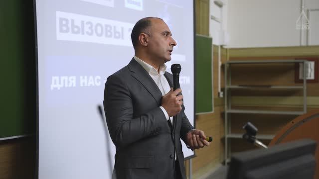 ? Министр Правительства Московской области Артур Гарибян провёл открытую лекцию в НИУ МГСУ