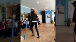 Классный танец с палками))))))