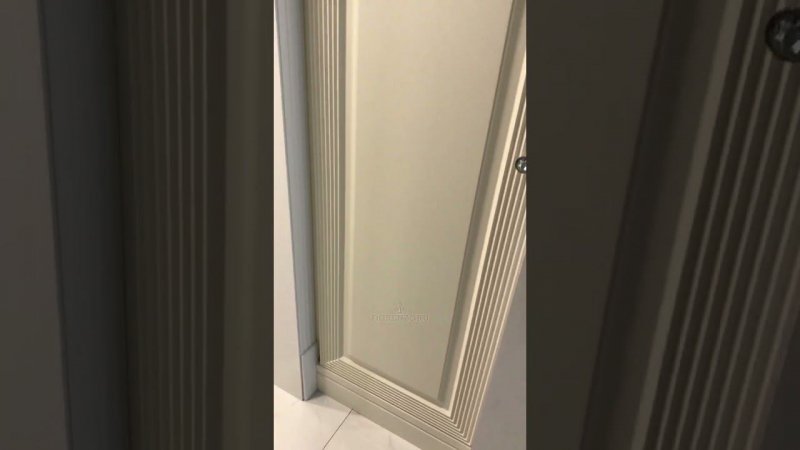 Шкаф закрывающий электрощитки в прихожей