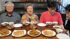 직접 키운 호박잎으로 호박잎 된장국 끓이기~! (갈치구이, 꽈리고추 찜, 양파고추 장아찌) Doenjang Guk Mukbang / Korean Food Recipes