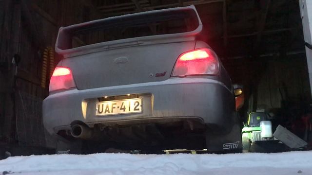 Subaru impreza wrx STI cold start (-7c) смотреть онлайн