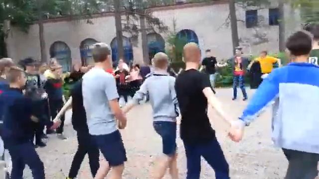 ИГРЫ НА СПЛОЧЕНИЕ В ЛАГЕРЕ "ИСКРА" 2 СМЕНА 2019 г. ВЕСЁЛАЯ ГУСЕНИЦА. ЧЕМ ЗАНИМАЮТСЯ ДЕТИ В ЛАГЕРЕ.