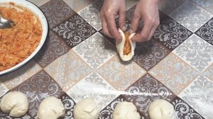 Пирожки с капустой жареные на сковороде. Заварное тесто для пирожков с капустой.