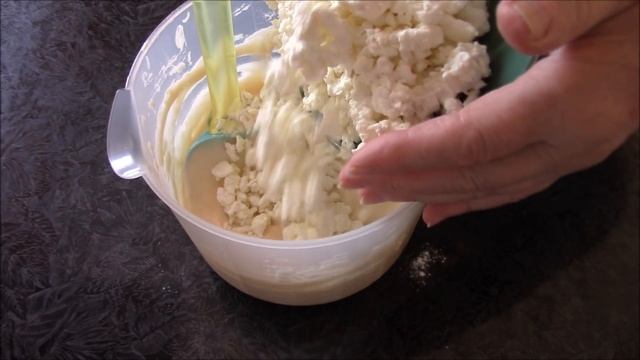 Пирог с зерненым творогом. Очень вкусный, понравится любому сластене. смотреть онлайн