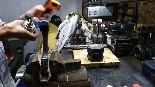 13.Сборка поршней с шатунами на ВАЗ 21083.mp4 смотреть онлайн