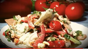 Постный салат с морепродуктами.