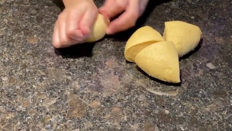 ДОМАШНЯЯ ЛАПША - ПРОСТОЙ РЕЦЕПТ ~ ЯИЧНАЯ ДОМАШНЯЯ ЛАПША!