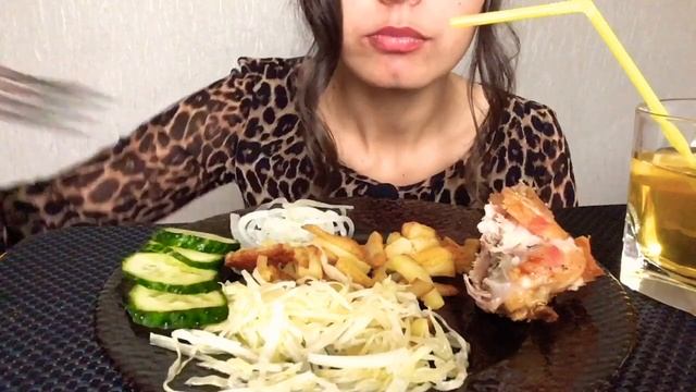 АСМР Жареный картофель с курицей и маринованным луком/Fried potatoes with chicken and pickled onion