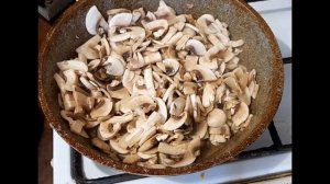 Курица с шампиньонами в сливочном соусе