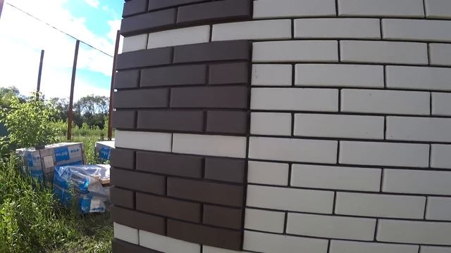 КАК не КРУТИ ,НО ЭТО ПРИДЕТСЯ СДЕЛАТЬ!Кладка угла с выступающими ВСТАВКАМИ из кирпича! смотреть онлайн