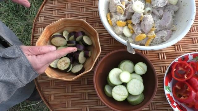 ГОТОВИМ В СЕЛЕ: ШАШЛЫК С ОВОЩАМИ! смотреть онлайн