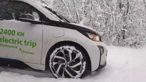 По мокрому снегу и плохим дорогам на BMW i3