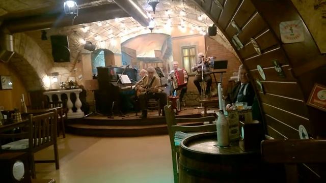 "Подмосковные вечера" в кафе "Гамбринус" в Одессе. (6.03.17) смотреть онлайн