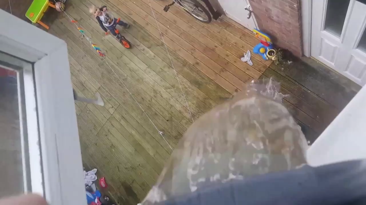 Полила мужа из ведра смотреть онлайн