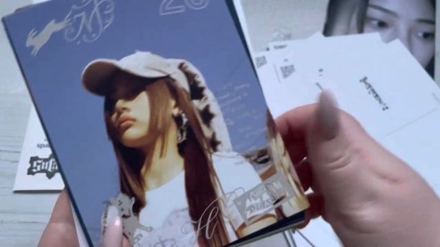 new jeans - omg ( message card minji ver. ) unboxing | распаковка альбома ? смотреть онлайн