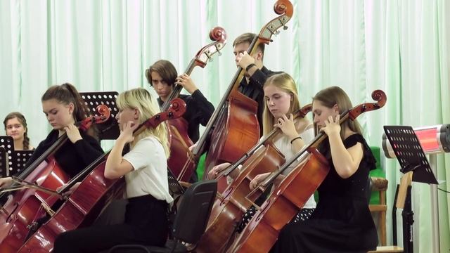 В. Птушкин "Вечное движение" - Оркестр ХССМШИ, дирижёр - Галина Крупская смотреть онлайн