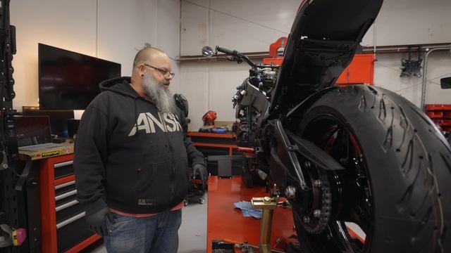 What is ACTUALLY wrong with this bike?! | 2008 CBR1000RR Street Fighter Build - Day 33 смотреть онлайн