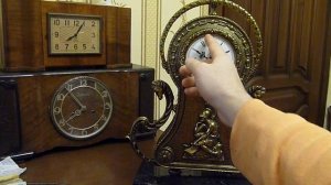 Старинные настольные часы в латунном корпусе с боем